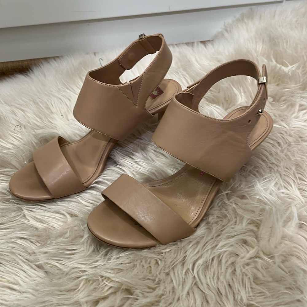 Cute Elaine Turner sandal with approximately 2 inch heel.